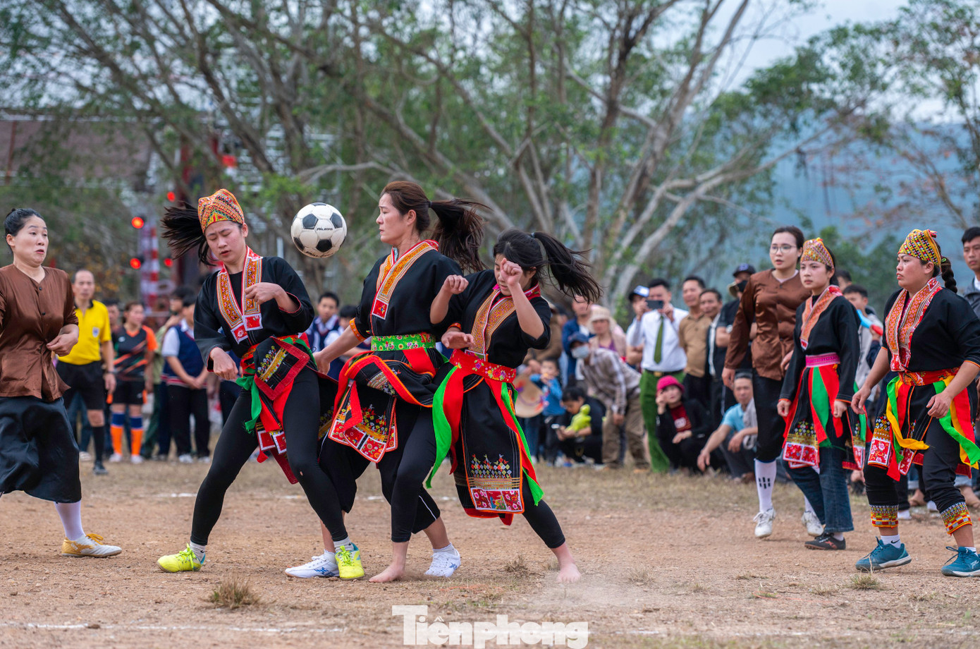 Giải quy tụ 4 đội "tứ hùng" đến từ 4 xã của TP Hạ Long, tỉnh Quảng Ninh bao gồm đội chủ nhà Bằng Cả và các đội bóng khách mời đến từ 3 xã xung quanh là Tân Dân, Dân Chủ, Quảng La.
