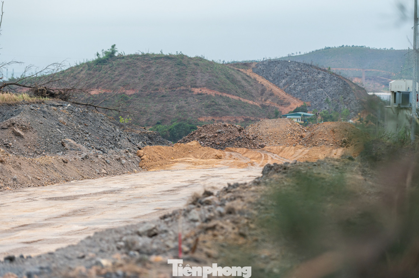 Việc thi công diễn ra cầm chừng trong suốt thời gian qua khiến dự án có nguy cơ chậm tiến độ.