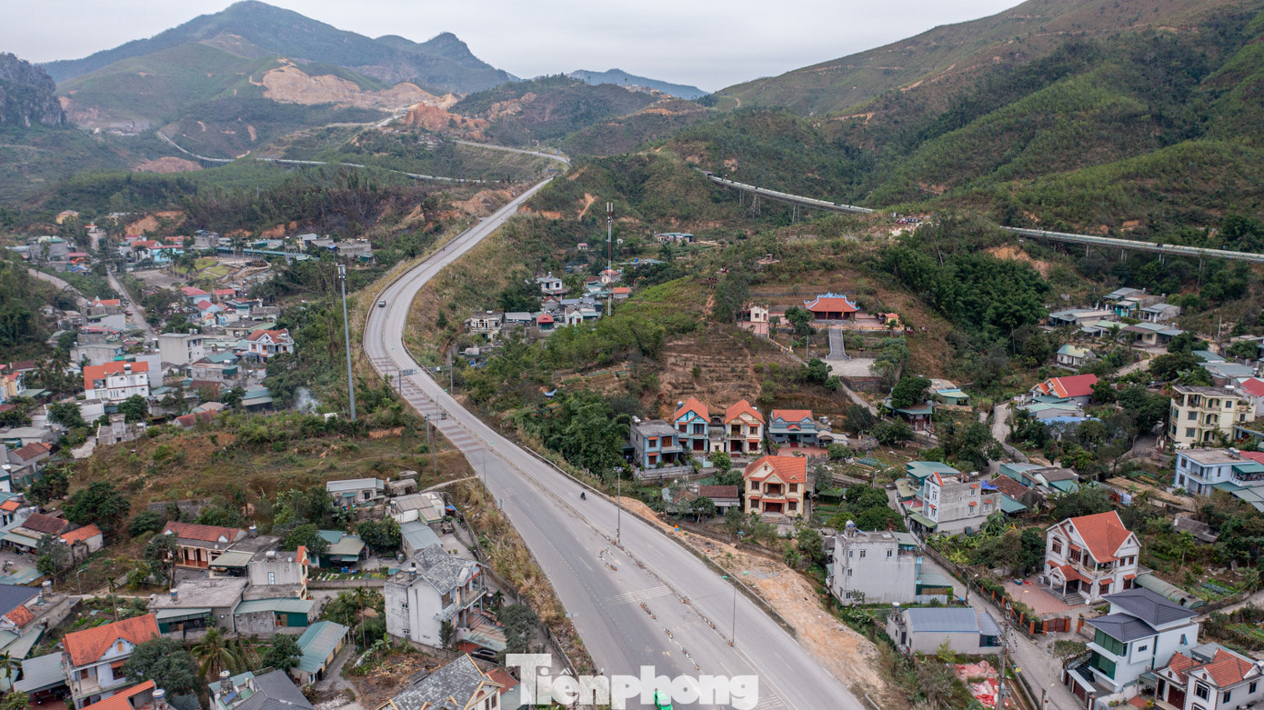 Dự án cải tạo, nâng cấp quốc lộ 279 được UBND tỉnh Quảng Ninh phê duyệt tại Quyết định số 3568/QĐ-UBND ngày 6/12/2022 do Ban Quản lý dự án (QLDA) đầu tư xây dựng các công trình nông nghiệp và phát triển nông thôn (NN&amp;PTNT) tỉnh Quảng Ninh làm chủ đầu tư, thực hiện trong giai đoạn 2022-2025 với tổng mức đầu tư hơn 1.800 tỷ đồng từ nguồn ngân sách của tỉnh.