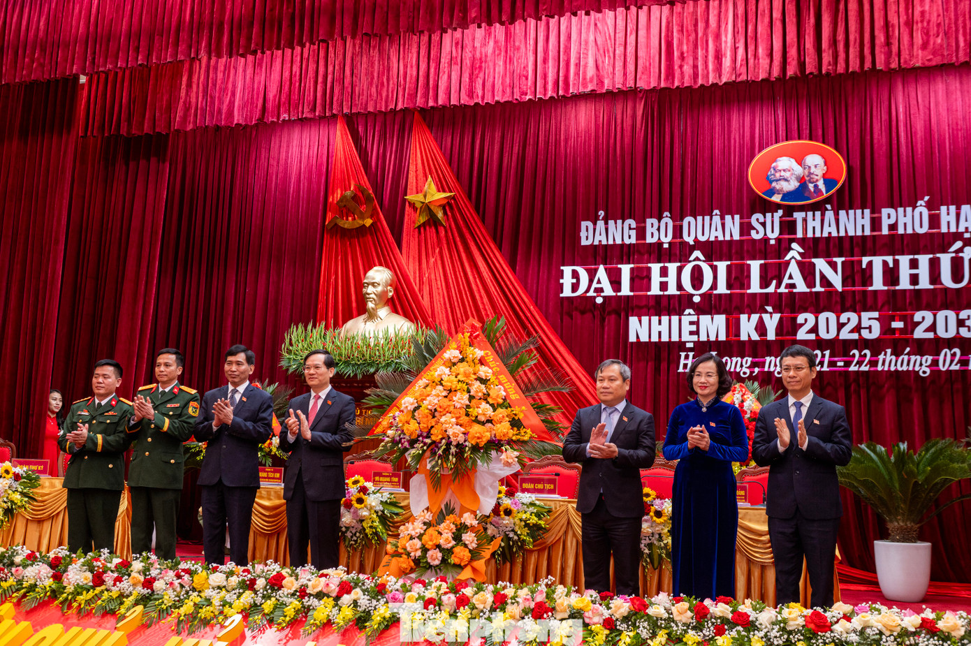 Nhận thức sâu sắc về vị trí, vai trò trọng yếu của công tác quốc phòng, quân sự địa phương trong việc thực hiện thắng lợi các mục tiêu phát triển của Thành phố, Đại hội đã thống nhất xác định thời cơ, thuận lợi và những khó khăn, thách thức đặt ra đối với lực lượng vũ trang trong sự nghiệp xây dựng và bảo vệ Tổ quốc trong tình hình mới.