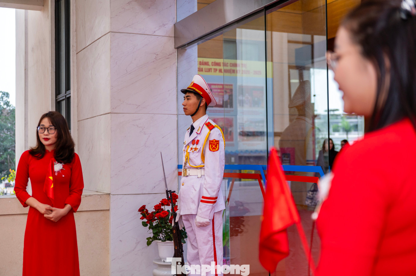 Cùng với vị trí địa lý đặc thù và tầm quan trọng của khu vực phòng thủ, Hạ Long cần phối hợp, hiệp đồng với các lực lượng giữ vững an ninh chính trị - trật tự an toàn xã hội, chủ động đẩy lùi nguy cơ, thách thức, tạo môi trường ổn định cho phát triển kinh tế - xã hội, góp phần xây dựng TP. Hạ Long "kiểu mẫu, giàu đẹp, văn minh, nghĩa tình", đóng góp tích cực vào công cuộc phát triển mạnh mẽ của dân tộc trong kỷ nguyên mới.