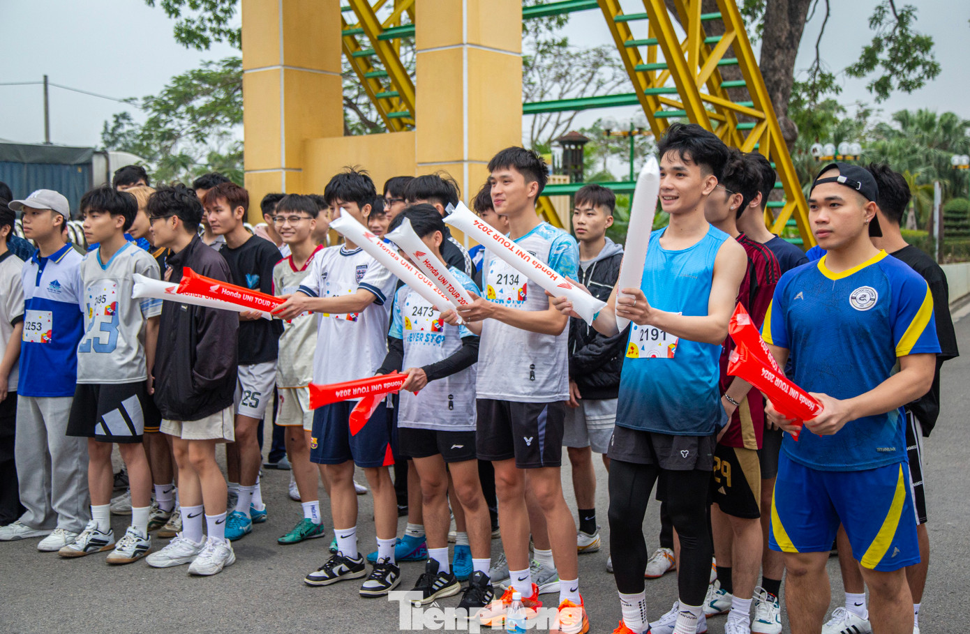 "Chương trình cũng khuyến khích em tham gia nhiều hơn vào các hoạt động cộng đồng, góp phần lan tỏa tinh thần thể thao và gắn kết trong môi trường sinh viên. Sự cổ vũ nhiệt tình từ bạn bè và khán giả đã tiếp thêm động lực, giúp em hoàn thành chặng đua với kết quả tốt nhất. Hy vọng rằng, trong tương lai, sẽ có thêm nhiều sự kiện tương tự để chúng em tiếp tục “tỏa sáng chất riêng” và khẳng định bản thân mình", Nhung chia sẻ.