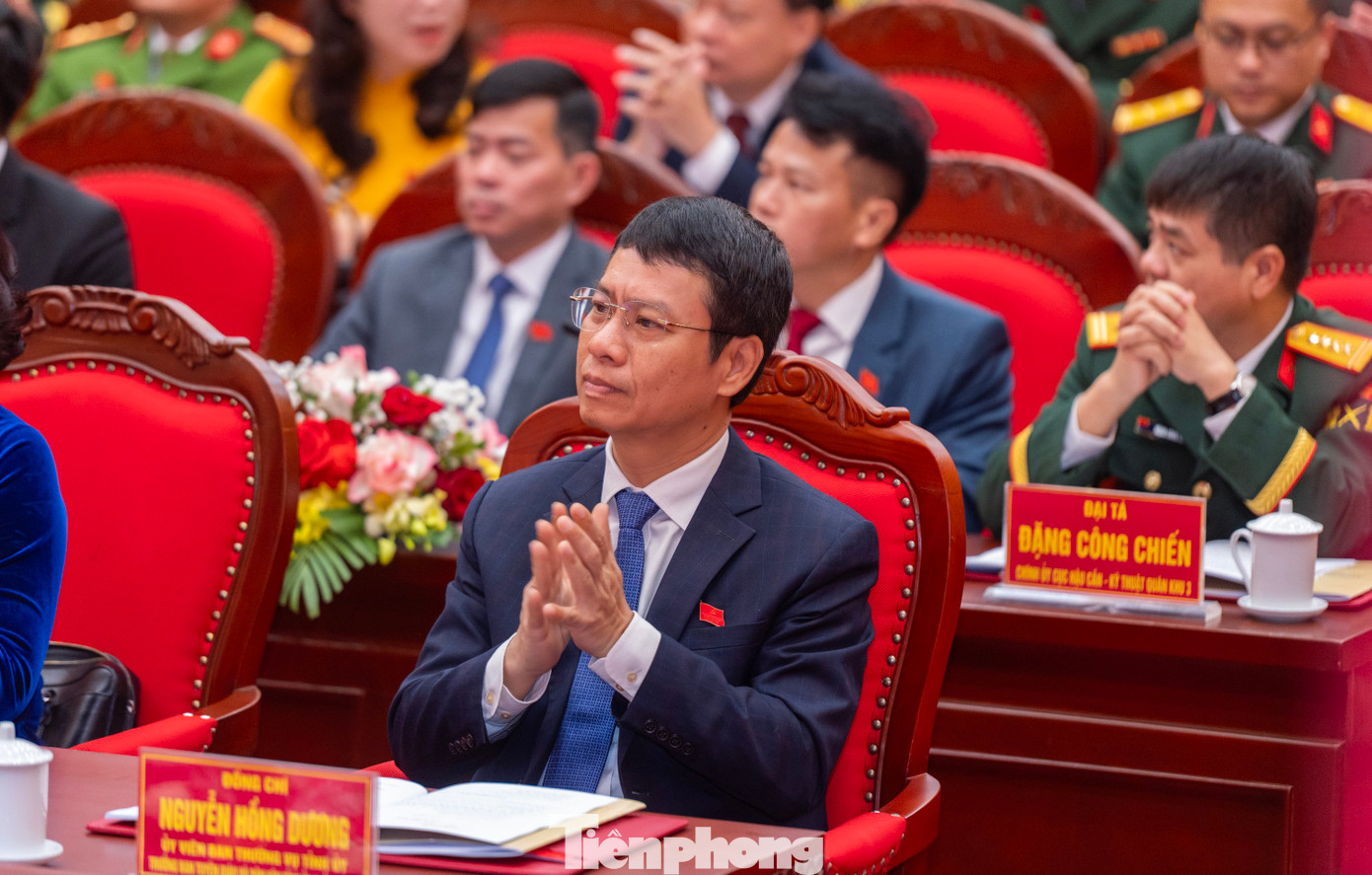 Về phía tỉnh Quảng Ninh, có ông Vũ Đại Thắng - Ủy viên Trung ương Đảng, Bí thư Tỉnh ủy, Bí thư Đảng ủy Quân sự tỉnh; Đại tá Khúc Thành Dư - Chỉ huy trưởng Bộ Chỉ huy Quân sự tỉnh; ông Nguyễn Hồng Dương - Trưởng ban Tuyên giáo và Dân vận Tỉnh ủy; bà Bùi Thúy Phượng - Trưởng Ban tổ chức Tỉnh ủy...