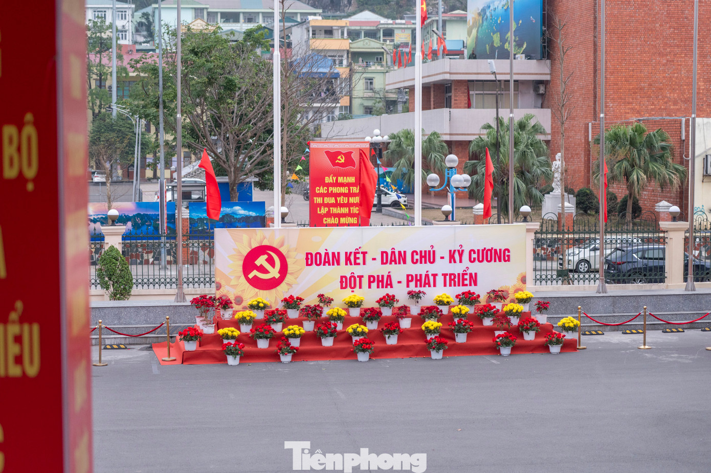 Trên cơ sở đó, Đại hội đã xác định phương hướng, nhiệm vụ và giải pháp trọng tâm trong nhiệm kỳ 2025 - 2030, tập trung lãnh đạo lực lượng quân sự thành phố thống nhất ý chí, nỗ lực hành động, quyết tâm hoàn thành thắng lợi toàn diện các nhiệm vụ được giao, xây dựng Đảng bộ trong sạch, vững mạnh, xây dựng lực lượng vũ trang “Mẫu mực, tiêu biểu”, đáp ứng yêu cầu nhiệm vụ trong giai đoạn mới.