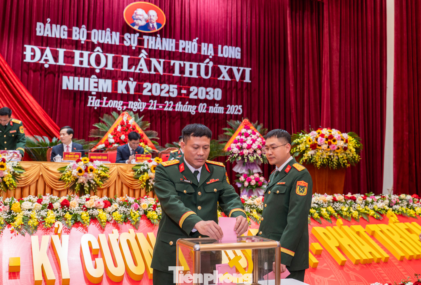 Theo đó, Ban chấp hành Đảng bộ Quân sự TP Hạ Long khóa XVI gồm 5 đồng chí cùng với 2 đồng chí được Ban Thường vụ Thành ủy chỉ định tham gia Ban Chấp hành. Ông Vũ Quyết Tiến - Bí thư Thành ủy Hạ Long giữ chức Bí thư Đảng ủy Quân sự thành phố; ông Nguyễn Tiến Dũng - Phó bí thư Thành ủy, Chủ tịch UBND thành phố là Ủy viên được chỉ định tham gia BCH.