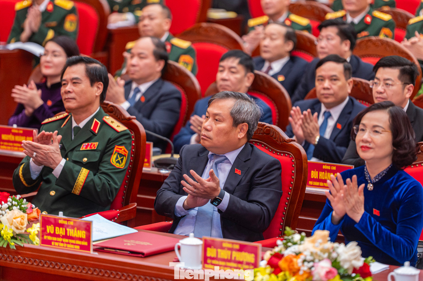 Về phía tỉnh Quảng Ninh, có ông Vũ Đại Thắng - Ủy viên Trung ương Đảng, Bí thư Tỉnh ủy, Bí thư Đảng ủy Quân sự tỉnh; Đại tá Khúc Thành Dư - Chỉ huy trưởng Bộ Chỉ huy Quân sự tỉnh; ông Nguyễn Hồng Dương - Trưởng ban Tuyên giáo và Dân vận Tỉnh ủy; bà Bùi Thúy Phượng - Trưởng Ban tổ chức Tỉnh ủy...