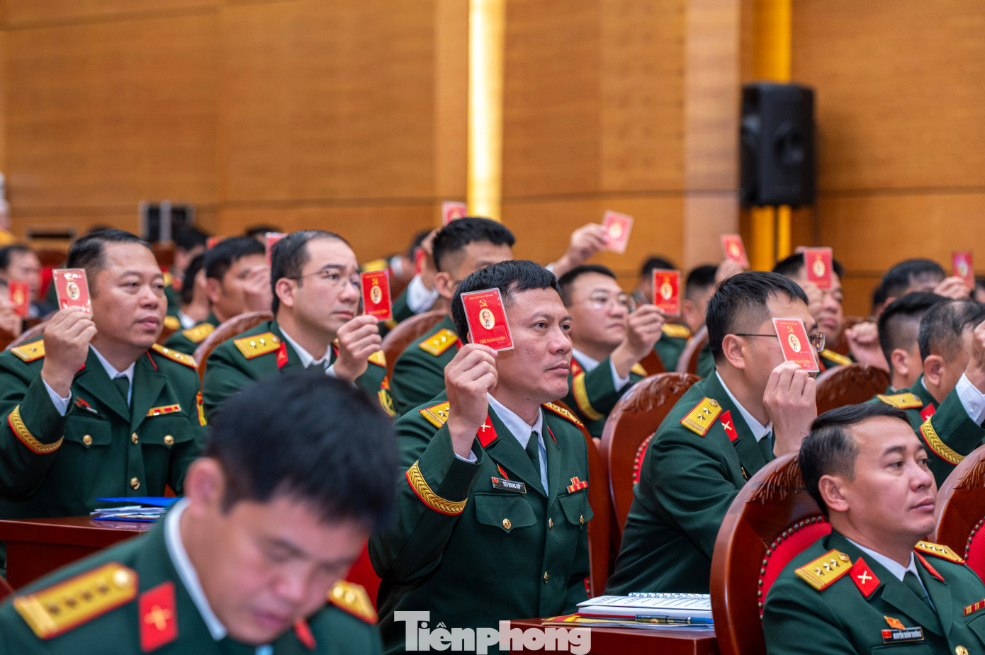 Tại đại hội, các đại biểu thống nhất đề cử nhân sự để bầu Ban Chấp hành Đảng bộ Quân sự thành phố, nhiệm kỳ 2025-2030.