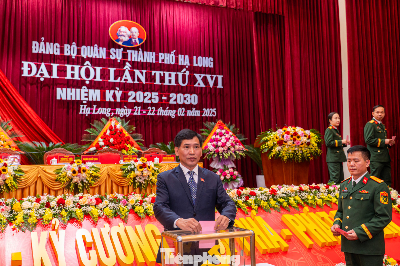 Theo đó, Ban chấp hành Đảng bộ Quân sự TP Hạ Long khóa XVI gồm 5 đồng chí cùng với 2 đồng chí được Ban Thường vụ Thành ủy chỉ định tham gia Ban Chấp hành. Ông Vũ Quyết Tiến - Bí thư Thành ủy Hạ Long giữ chức Bí thư Đảng ủy Quân sự thành phố; ông Nguyễn Tiến Dũng - Phó bí thư Thành ủy, Chủ tịch UBND thành phố là Ủy viên được chỉ định tham gia BCH.