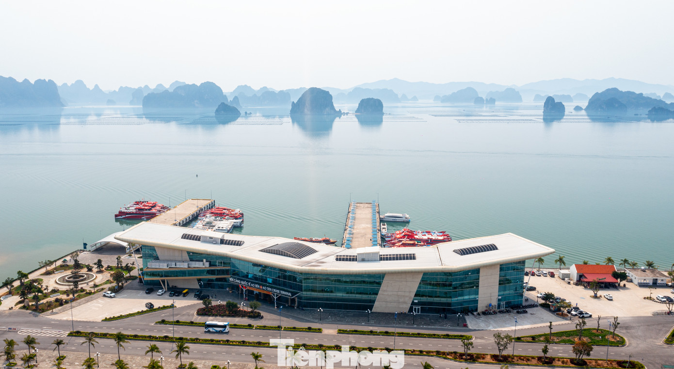 Các tuyến hành trình tham quan vịnh Bái Tử Long đều xuất phát từ cảng Ao Tiên. Ảnh: Quốc Nam. Các tuyến hành trình tham quan vịnh Bái Tử Long đều xuất phát từ cảng Ao Tiên. Ảnh: Quốc Nam.