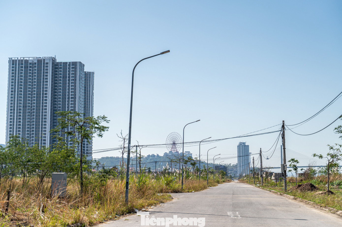 Theo giới thiệu của chủ đầu tư, dự án có tổng diện tích lên tới 67,9 ha, tổng mức đầu tư xấp xỉ 1.200 tỷ đồng. Toàn bộ khu vực dự án nằm trên bãi sình lầy trước mặt là vịnh Cửa Lục.