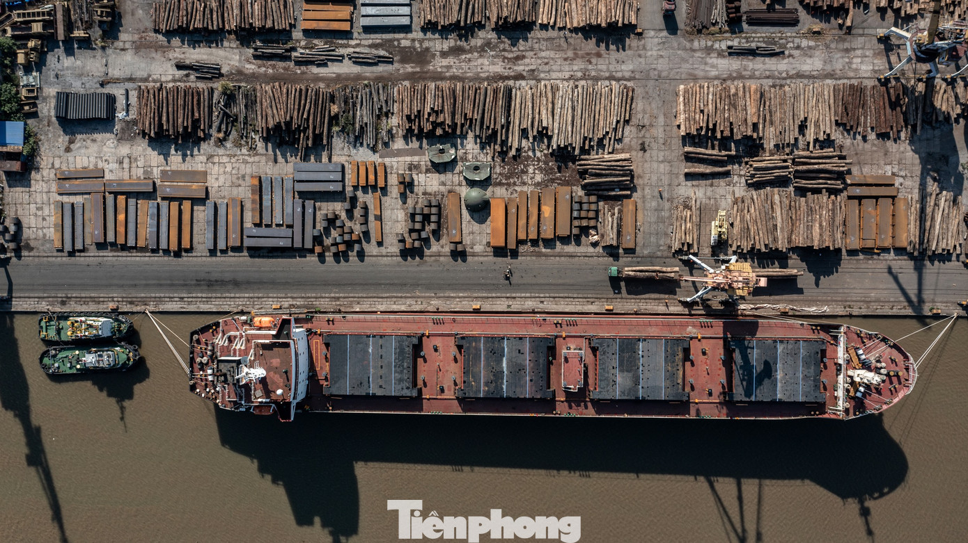 Khi cầu Nguyễn Trãi được khởi công bắc qua Sông Cấm với tĩnh không 25 m, các cầu cảng 1, 2, 3 trực tiếp bị ảnh hưởng do hạn chế về tĩnh không. Và sau đó, toàn bộ các cầu cảng còn lại của bến cảng Hoàng Diệu sẽ không thể tiếp tục khai thác theo năng lực thiết kế.