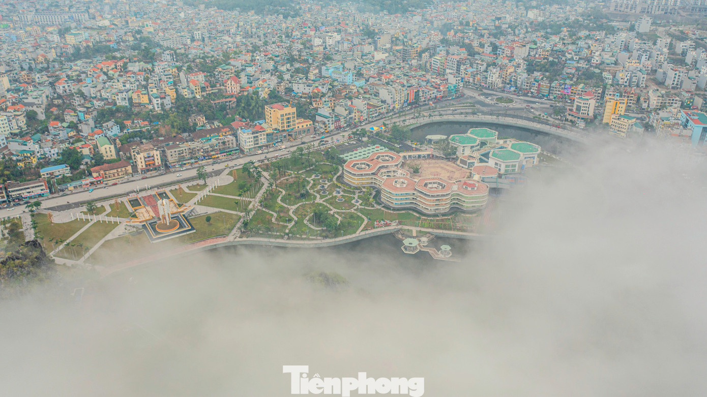 Khu vực Đài tưởng niệm các Anh hùng liệt sĩ, Tượng đài đồng chí Vũ Văn Hiếu TP Hạ Long và Cung văn hóa - thiếu nhi tỉnh Quảng Ninh.