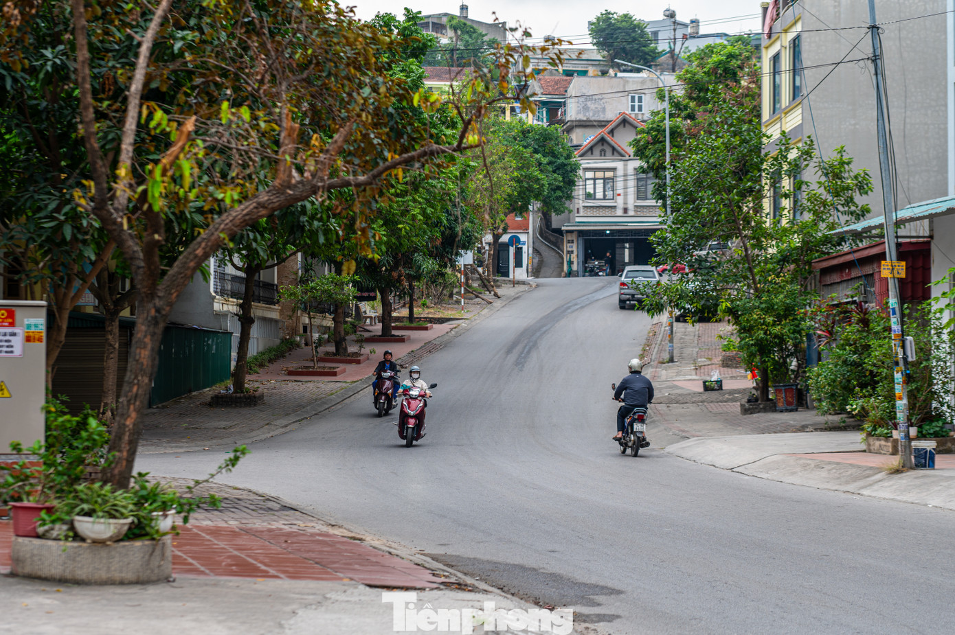 Nguyên nhân xảy ra tình trạng ngập lụt tại khu đô thị này là do hạ tầng giao thông tại đây sau nhiều năm bị xuống cấp dẫn đến sụt lún. Nhiều điểm sụt lún 0,2-1 m khiến gần 400 hộ dân của khu 5 và 6 phường Yết Kiêu cũ (nay là phường Trần Hưng Đạo) bị ảnh hưởng.