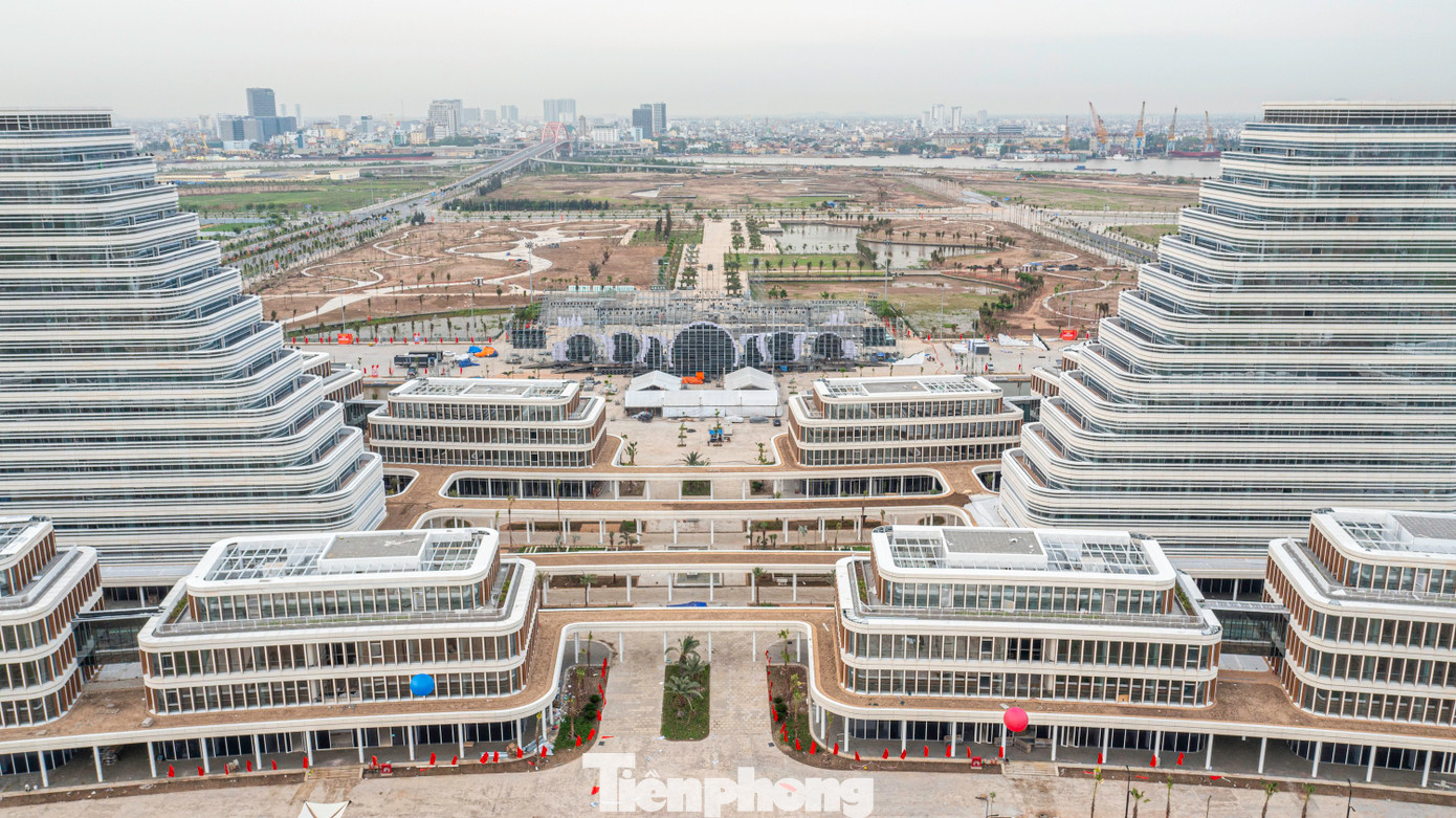 Đây là hai công trình thế kỷ của thành phố cảng thể hiện khát vọng vươn lên và hoàn thành vào đúng dịp Hải Phòng kỷ niệm 70 năm Giải phóng thành phố (13/5/1955-13/5/2025.