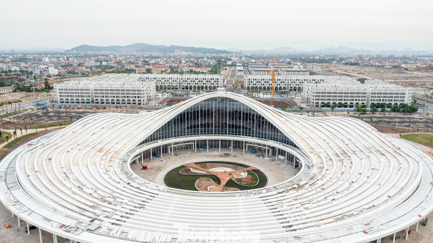 Đây là hai công trình thế kỷ của thành phố cảng thể hiện khát vọng vươn lên và hoàn thành vào đúng dịp Hải Phòng kỷ niệm 70 năm Giải phóng thành phố (13/5/1955-13/5/2025.