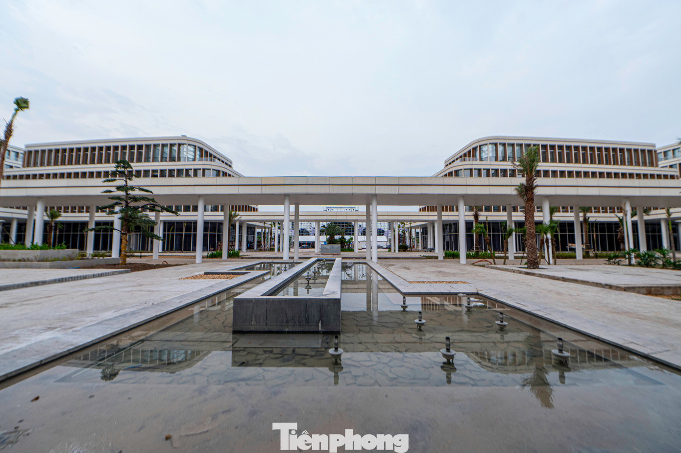 Theo đại diện thành phố Hải Phòng, ngoài công trình trên thành phố dự kiến khởi công, khánh thành 12 công trình, dự án trực tiếp và trực tuyến cùng một thời điểm 15h00’ ngày 11/5. Trong đó, khởi công Dự án Nhà ga hành khách T2 và Dự án mở rộng sân đỗ máy bay - Cảng Hàng không quốc tế Cát Bi (giai đoạn 2); Khởi công Dự án đầu tư xây dựng KĐT mới tại quận Dương Kinh và huyện Kiến Thụy… và Khánh thành Dự án đầu tư xây dựng các bến cảng container quốc tế số 3 và số 4 thuộc Cảng cửa ngõ quốc tế Hải Phòng vào ngày 15/3.