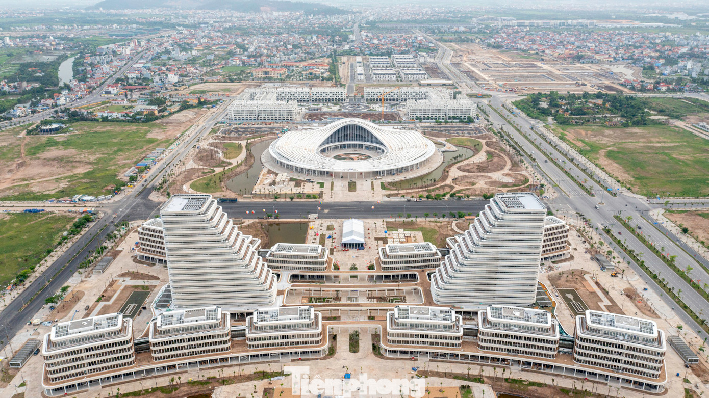 Đây là hai công trình thế kỷ của thành phố cảng thể hiện khát vọng vươn lên và hoàn thành vào đúng dịp Hải Phòng kỷ niệm 70 năm Giải phóng thành phố (13/5/1955-13/5/2025.