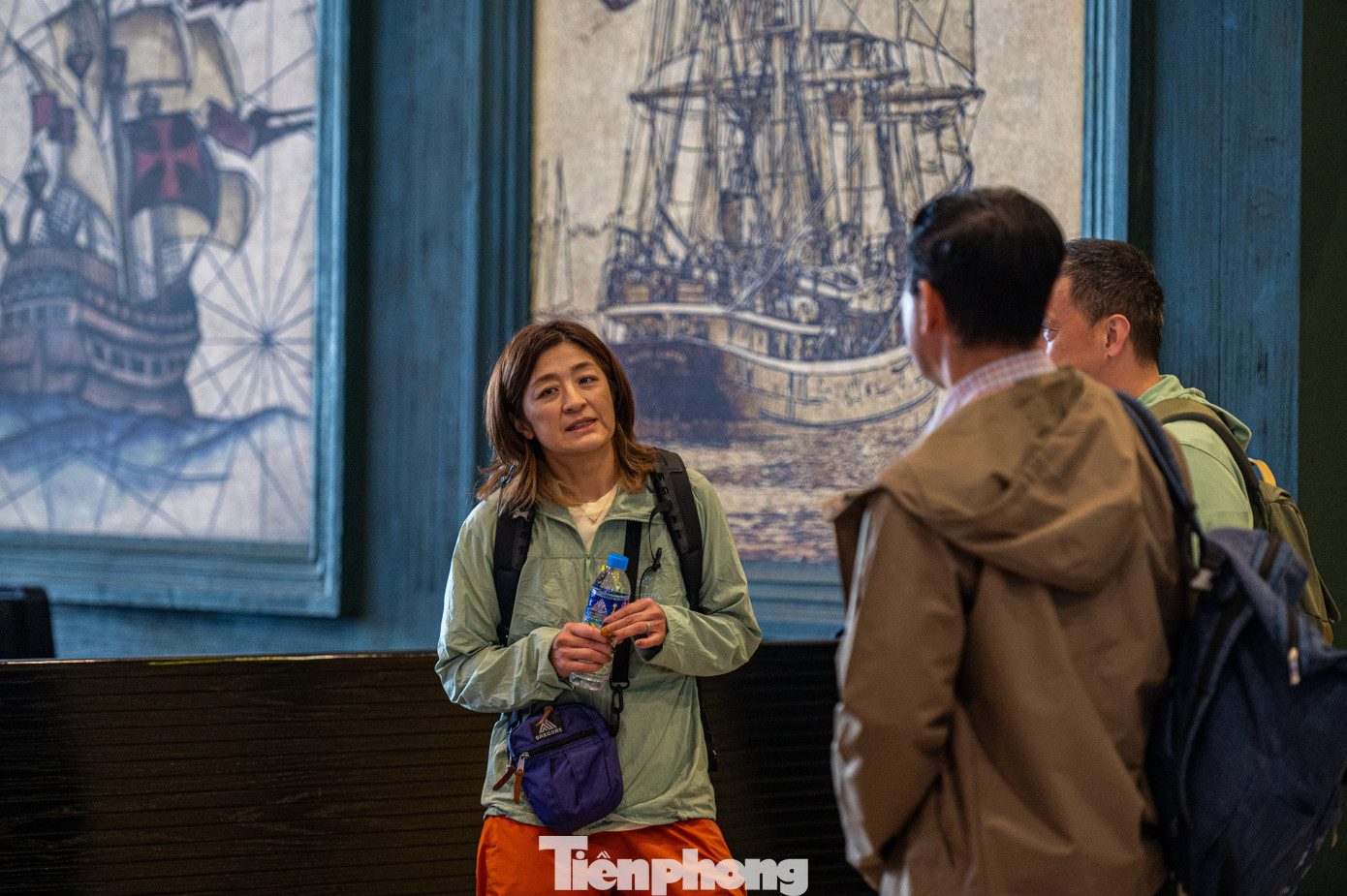 "Tôi may mắn được chào đón năm mới tại Việt Nam, tối qua chúng tôi đón giao thừa ngay tại Hà Nội. Ngày hôm nay, chúng tôi đến Hạ Long và dự kiến tham quan vịnh cũng như thưởng thức các món ăn, đặc sản của thành phố tươi đẹp này", nữ du khách người Hàn Quốc cho biết.