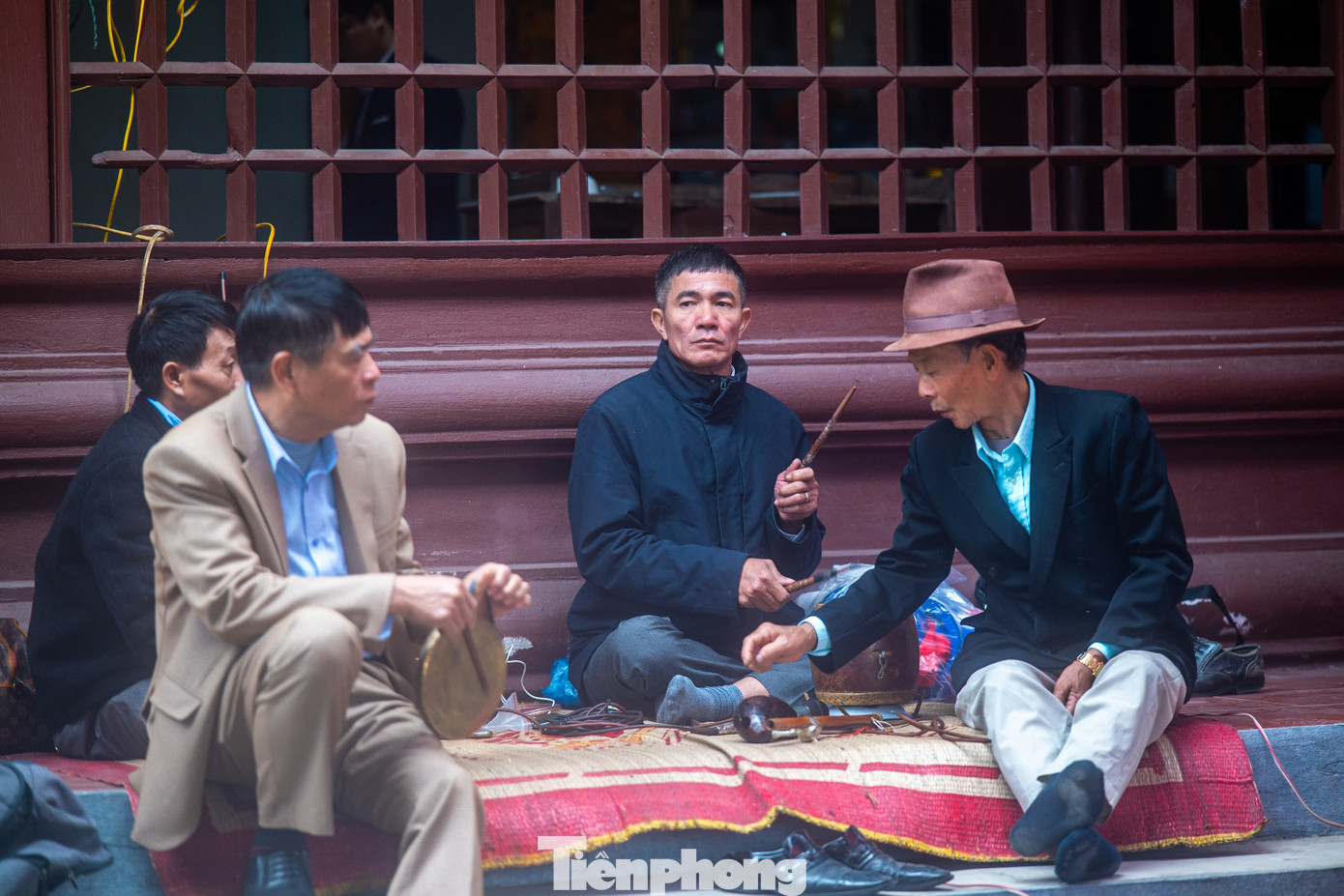 Trong lễ tế không thể thiếu đội nghi thức, đội nhạc bát âm và đội múa xênh tiền.