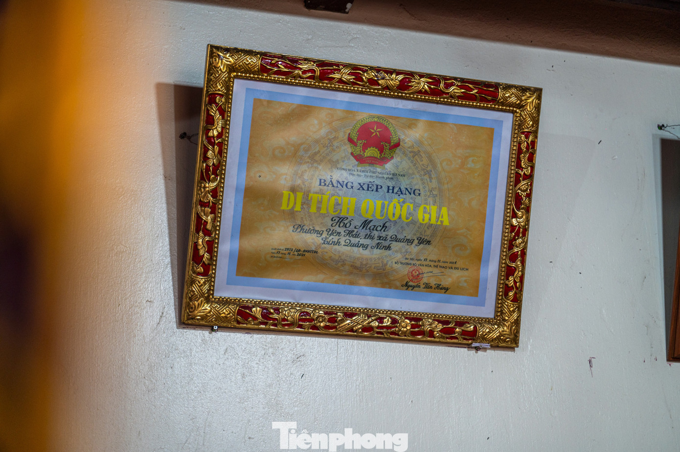 Đình làng Yên Đông là một trong 2 ngôi đình cổ lớn nhất, đẹp nhất vùng Hà Nam - Yên Hưng và Quảng Ninh, cả về kiến trúc và nghệ thuật điêu khắc. Đình làng Yên Đông được Bộ Văn hóa, Thể thao và Du lịch xếp hạng di tích quốc gia năm 2021.