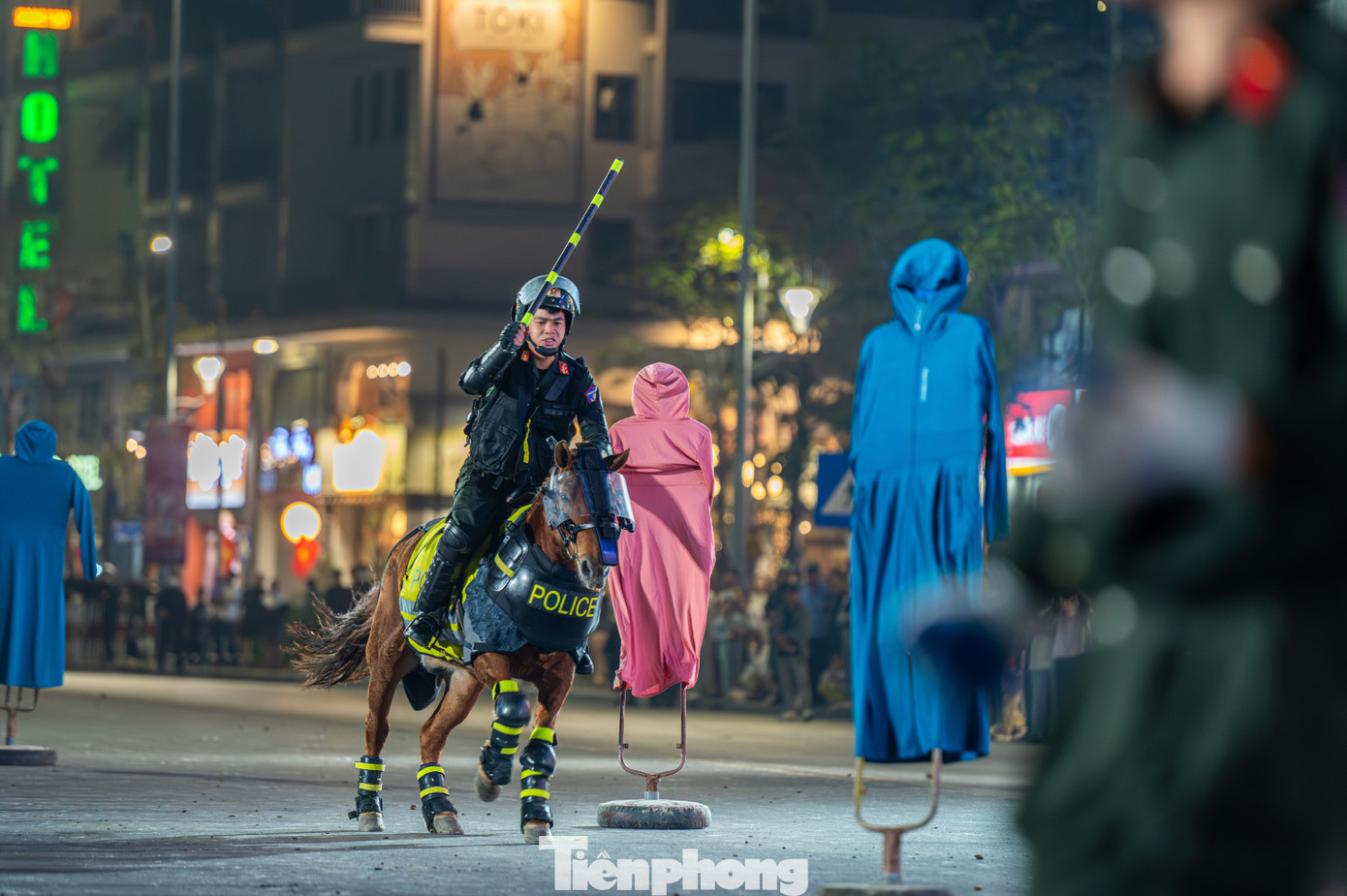 Tại lễ tổng duyệt, Đoàn Cảnh sát cơ động kỵ binh thuộc Bộ Tư lệnh Cảnh sát cơ động (Bộ Công an) cùng với 40 chú ngựa đã biểu diễn các phần chính, như: Điều khiển ngựa theo đội hình khối diễu hành; điều khiển ngựa chạy kiệu theo một hàng ngang; điều khiển ngựa chạy đại giải phóng 2 tay.