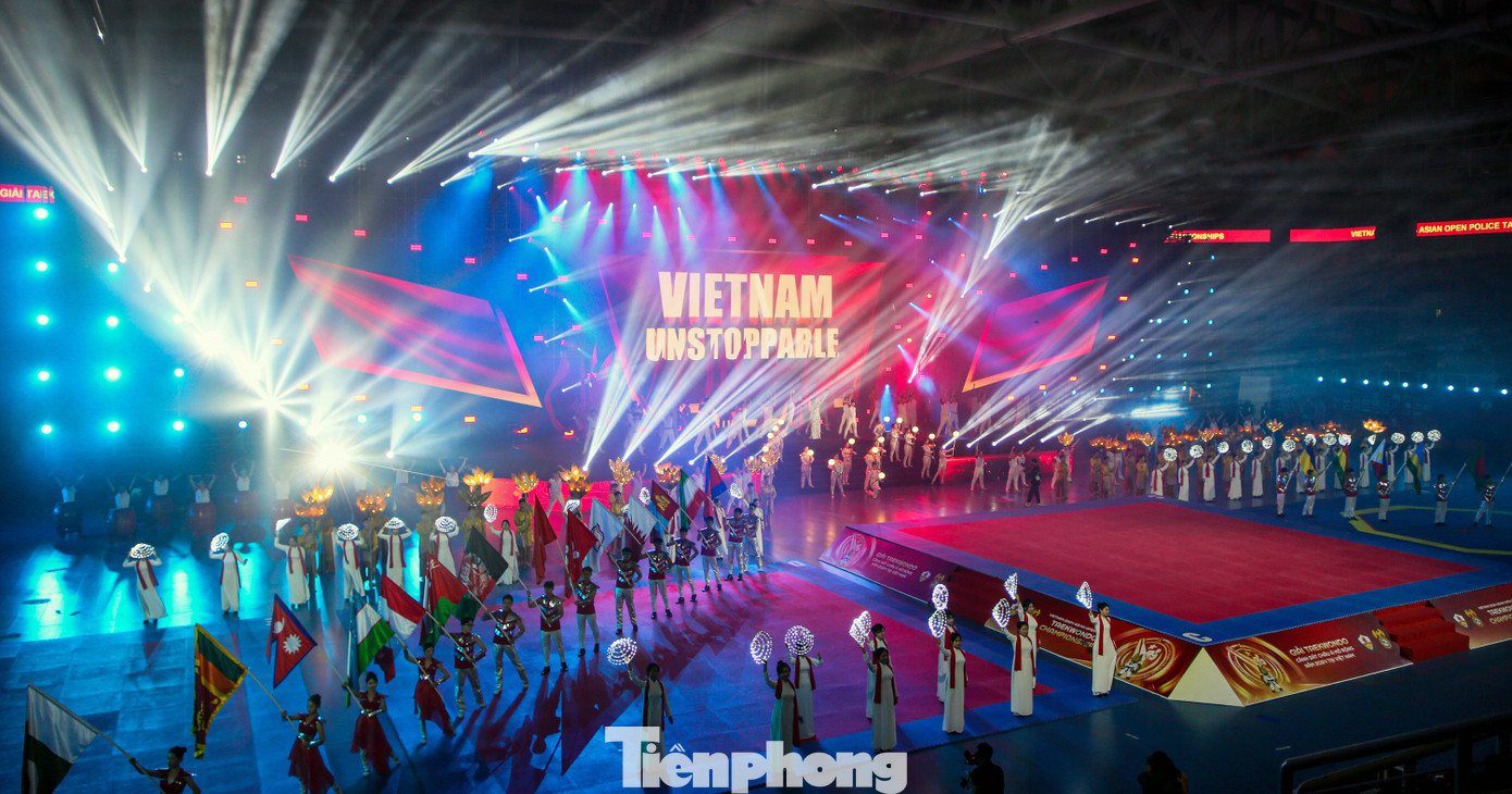 Khép lại chương trình lễ khai mạc là màn biểu diễn nghệ thuật chủ đề “Vòng tay bè bạn” mang đậm bản sắc văn hóa đặc trưng của Việt Nam cũng như các nước trong khu vực và trên thế giới. Khép lại chương trình lễ khai mạc là màn biểu diễn nghệ thuật chủ đề “Vòng tay bè bạn” mang đậm bản sắc văn hóa đặc trưng của Việt Nam cũng như các nước trong khu vực và trên thế giới.