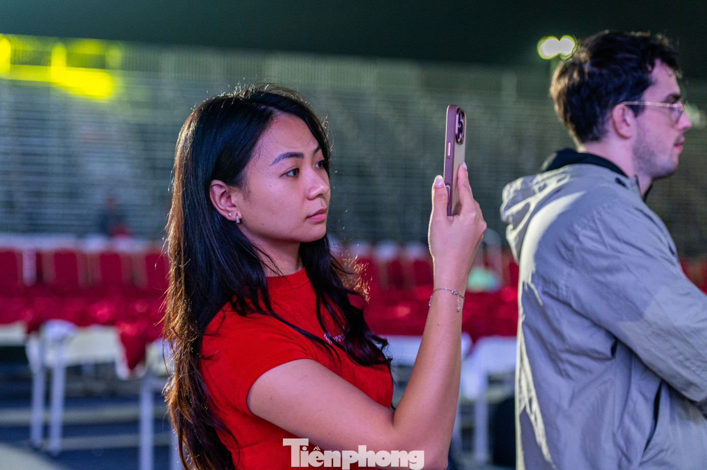 "Lần đầu tiên tôi được xem thực tế các chiến sĩ CSCĐ điều khiển ngựa. Trước đây tôi có biết nhưng chỉ được xem qua tivi", bạn Ánh Lan, trú TP Hạ Long chia sẻ.