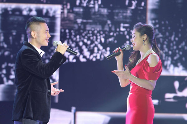 Chào 2014 quy tụ hơn 30 nghệ sĩ trình diễn như: Thanh Lam, Hồng Nhung, Mỹ Tâm, Hồ Quỳnh Hương, Tùng Dương, Hồ Ngọc Hà, Quang Dũng, Tấn Minh, Hà Anh Tuấn, Phương Linh, Ngọc Anh, Hoàng Hải, Phương Vy, Lê Hiếu, Hồ Trung Dũng, Văn Mai Hương…