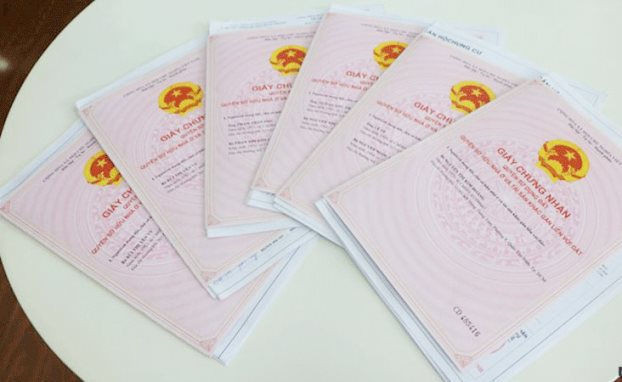 Chuyên gia Trần Xuân Lượng đề xuất trên “sổ hồng” cần ghi rõ quyền sở hữu đất (lâu dài) + quyền sở hữu nhà ở và tài sản gắn liền với đất (có thời hạn) tránh gây hiểu lầm cho người dân. Chuyên gia Trần Xuân Lượng đề xuất trên “sổ hồng” cần ghi rõ quyền sở hữu đất (lâu dài) + quyền sở hữu nhà ở và tài sản gắn liền với đất (có thời hạn) tránh gây hiểu lầm cho người dân.