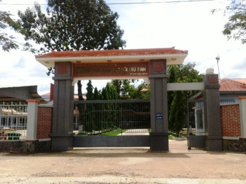 Trường THPT Dân tộc nội trú tỉnh có 29 em dự thi HSG tỉnh Bình Phước năm 2013, có 1 em bị điểm 0 môn tin học 