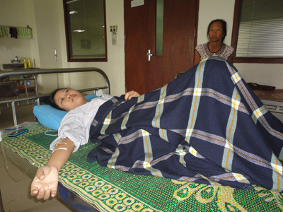 Nguyễn Thị Hương đang điều trị tại Viện Huyết học & Truyền máu. TƯ Ảnh: K.N