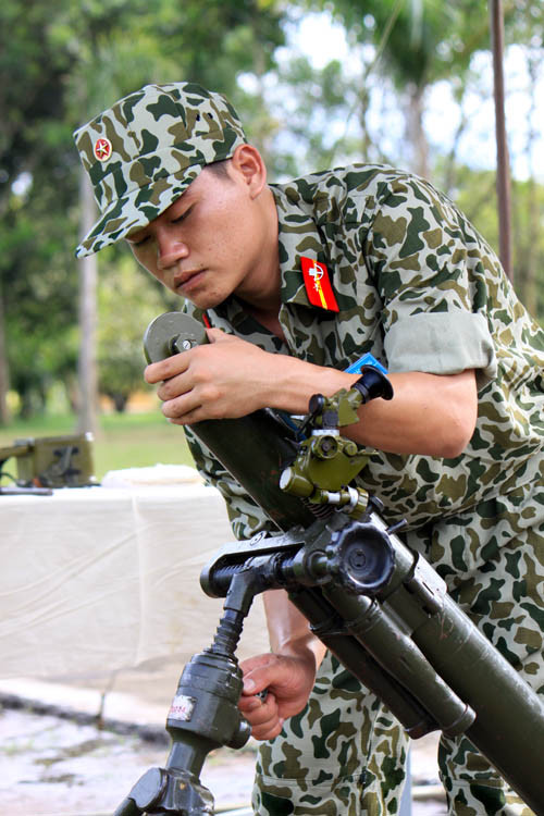 Nhưng vẫn phải sử dụng thành thạo nhiều loại vũ khí, trang bị ....