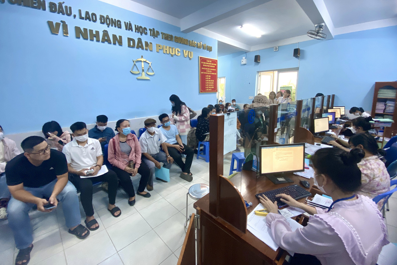 TP.HCM sẽ đưa lãnh đạo, quản lý về cơ sở và ngược lại để rèn luyện. Ảnh: BẢO PHƯƠNG TP.HCM sẽ đưa lãnh đạo, quản lý về cơ sở và ngược lại để rèn luyện. Ảnh: BẢO PHƯƠNG