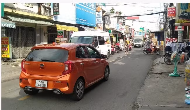TP sẽ cấm xe ô tô lưu thông trên đường Lê Đức Thọ theo hướng từ đường Phạm Văn Chiêu đến đường Thống Nhất từ 16 giờ đến 19 giờ. Ảnh: NHƯ QUỲNH TP sẽ cấm xe ô tô lưu thông trên đường Lê Đức Thọ theo hướng từ đường Phạm Văn Chiêu đến đường Thống Nhất từ 16 giờ đến 19 giờ. Ảnh: NHƯ QUỲNH