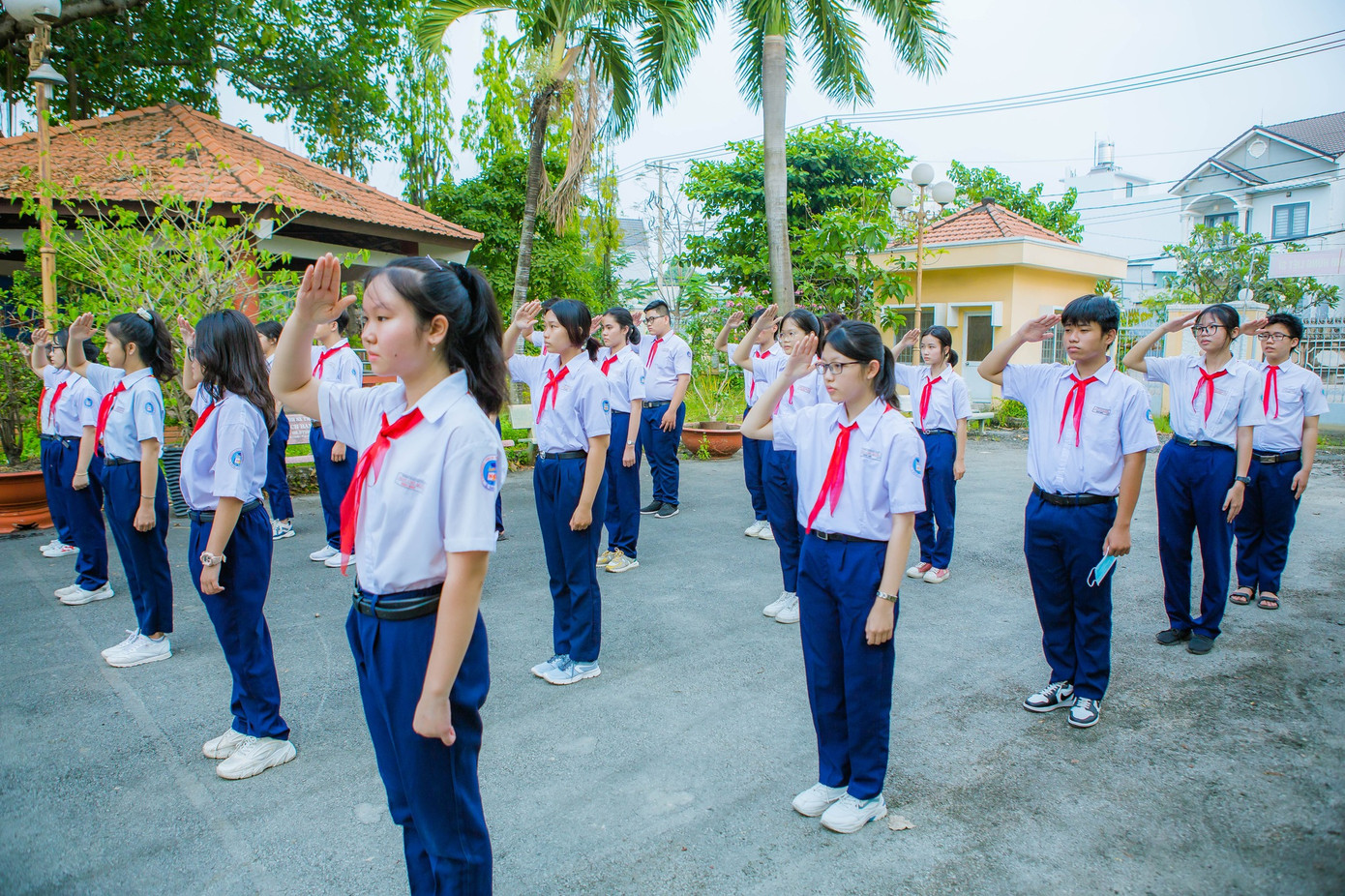 Buổi chào cờ tại địa chỉ đỏ của trường THCS Ngô Chí Quốc.