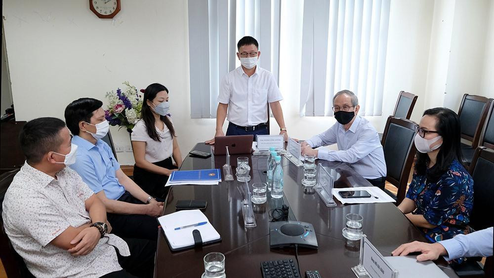 Buổi tọa đàm trực tuyến giải quyết những băn khoăn của phụ huynh và học sinh. Buổi tọa đàm trực tuyến giải quyết những băn khoăn của phụ huynh và học sinh.