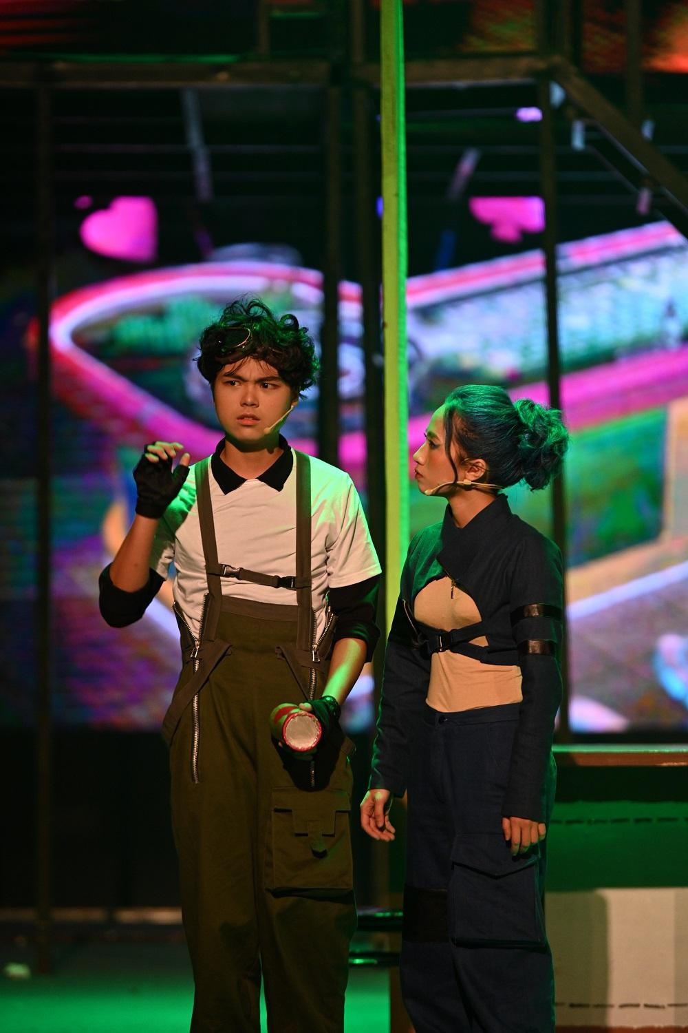 Nội dung cuốn hút và các yếu tố nghệ thuật khác khiến "Đèn trời rỗng" ghi dấu ấn lớn. Nội dung cuốn hút và các yếu tố nghệ thuật khác khiến "Đèn trời rỗng" ghi dấu ấn lớn.