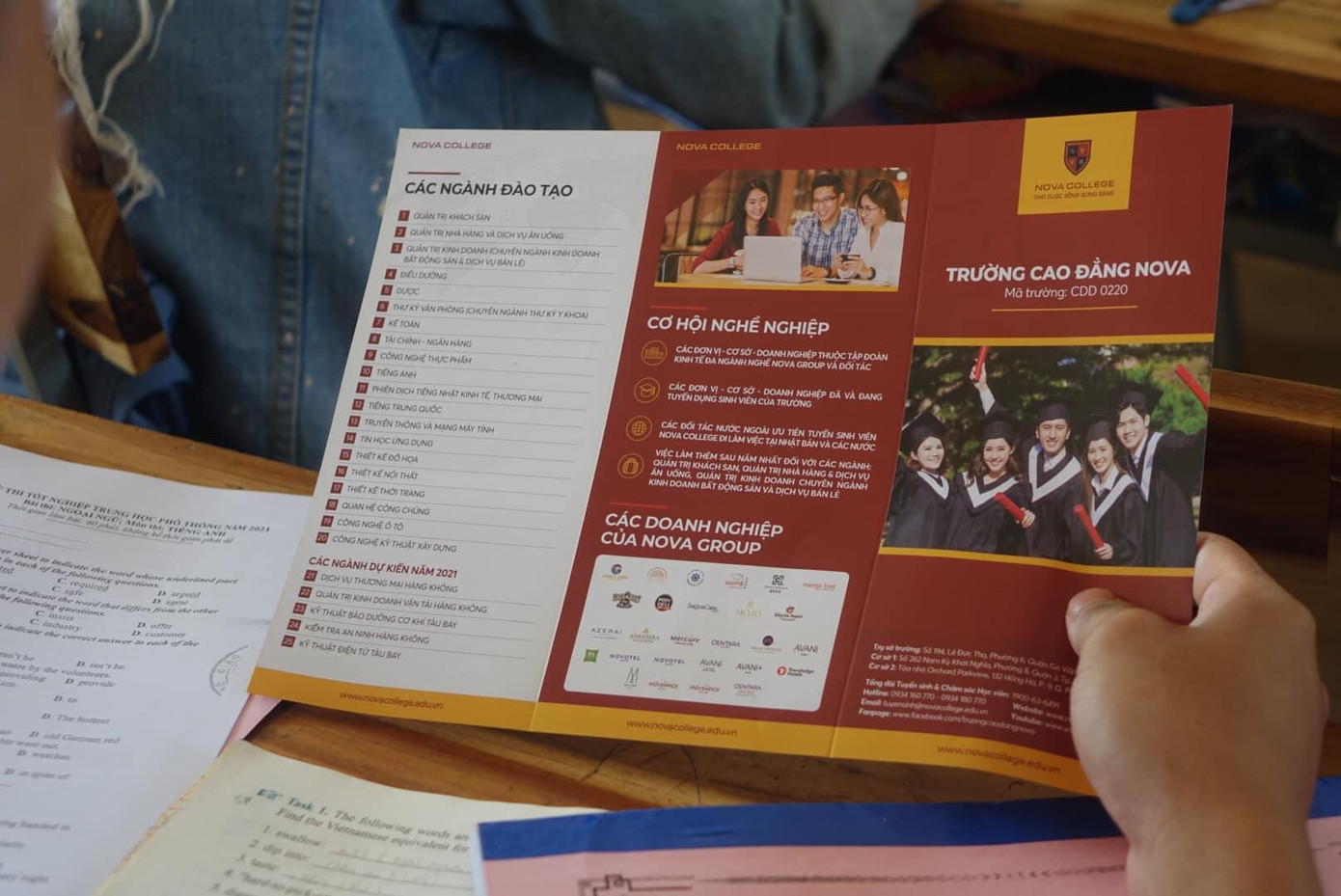 Trường Cao đẳng Nova liệt kê cơ hội việc làm ở Nova Group trong flyer tuyên truyền. Trường Cao đẳng Nova liệt kê cơ hội việc làm ở Nova Group trong flyer tuyên truyền.