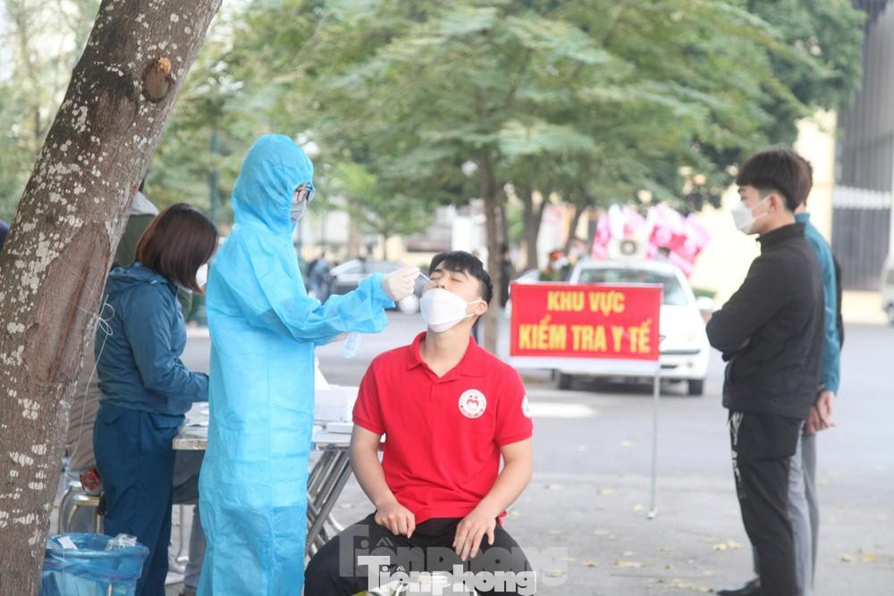 Các điểm hiến máu đều yêu cầu test nhanh và đảm bảo quy tắc 5K. Các điểm hiến máu đều yêu cầu test nhanh và đảm bảo quy tắc 5K.