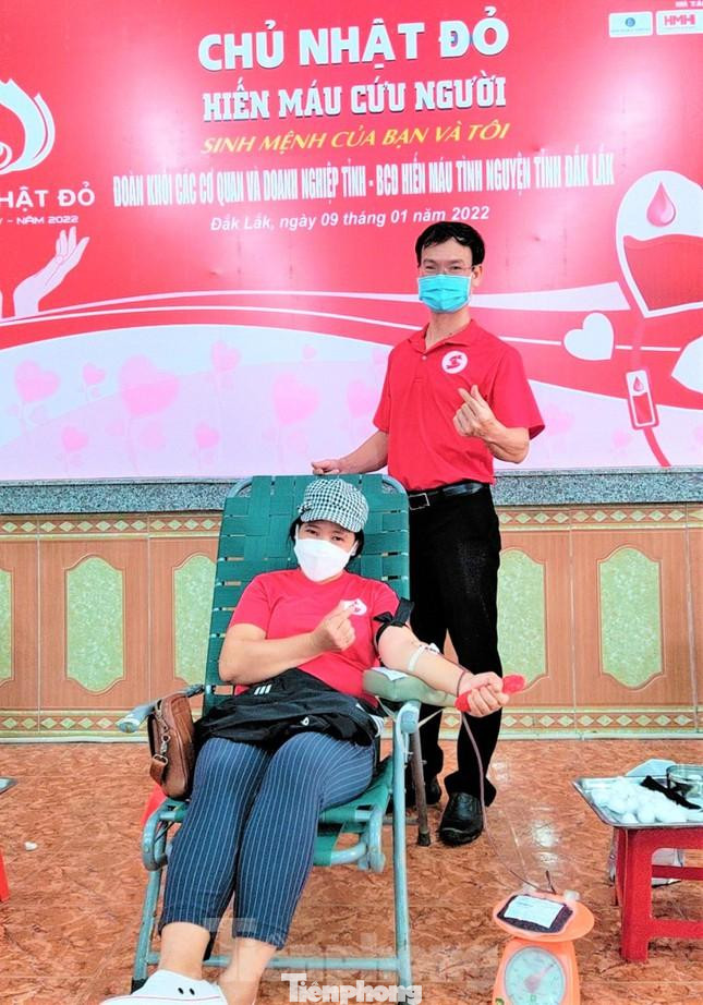 Chị Cẩm Nhung (Đắk Lắk) đã hơn 20 lần hiến máu. Chị Cẩm Nhung (Đắk Lắk) đã hơn 20 lần hiến máu.