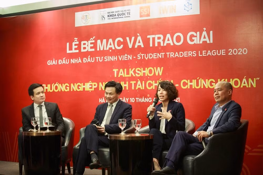Buổi talkshow hướng nghiệp của các diễn giả giàu kinh nghiệm.