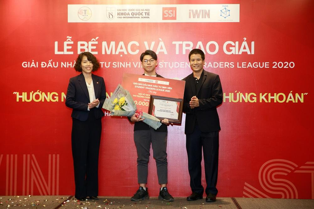 Bạn Đào Thanh Tuấn - chủ nhân giải Vô địch Toàn năng và Vô địch thị trường phái sinh. Bạn Đào Thanh Tuấn - chủ nhân giải Vô địch Toàn năng và Vô địch thị trường phái sinh.