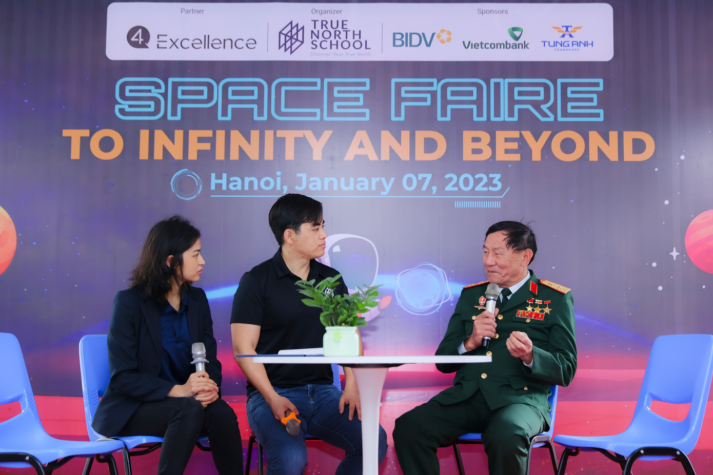 Trung tướng Phạm Tuân chia sẻ về câu chuyện của mình.