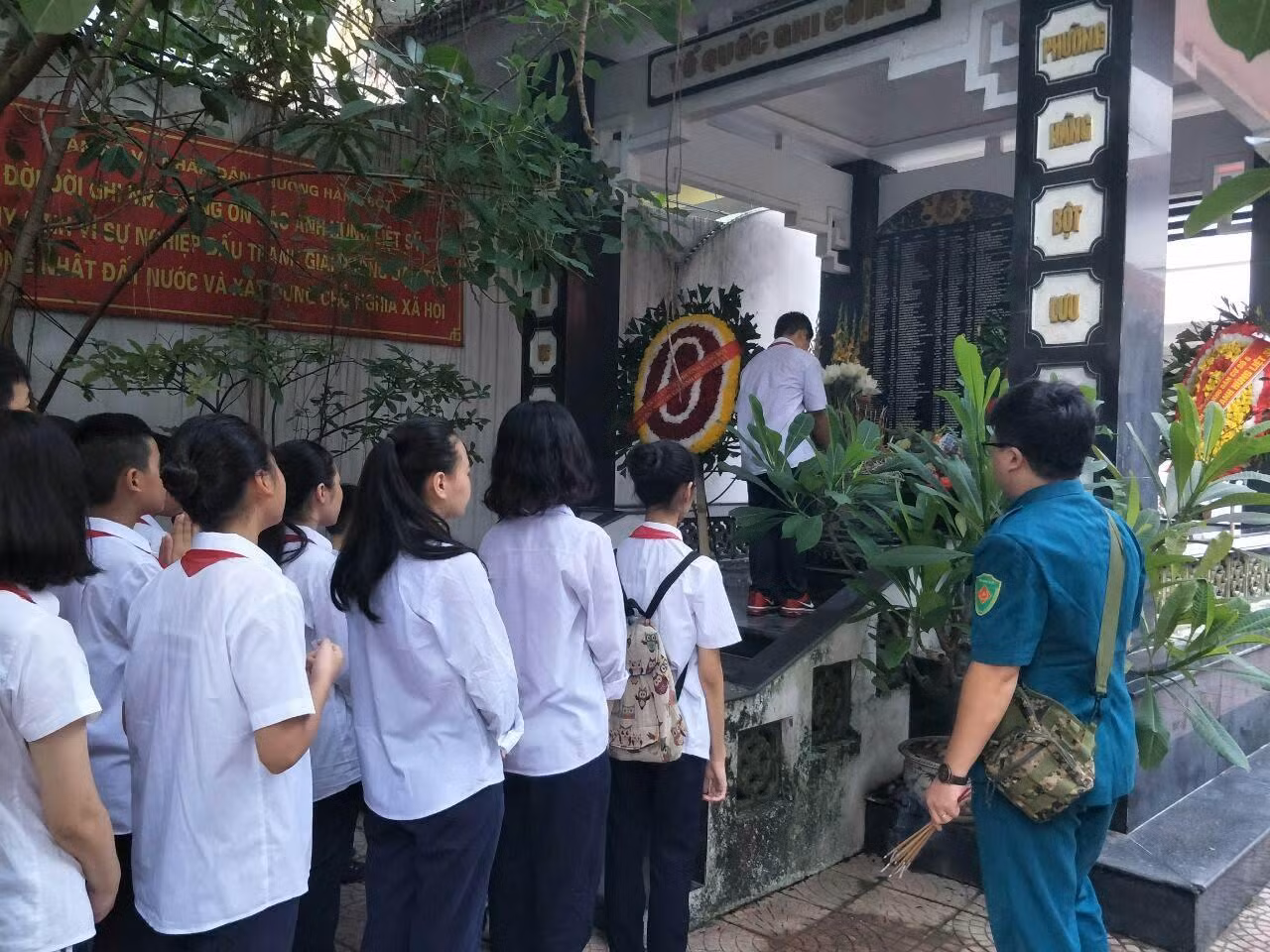 Hoạt động tri ân trong ngày Thương binh, Liệt sĩ của các bạn học sinh.