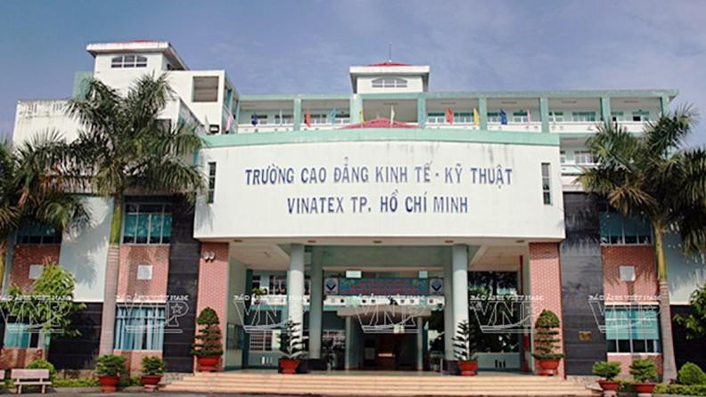 Trường có tiền thân là trường Công nhân Kỹ thuật May. Trường có tiền thân là trường Công nhân Kỹ thuật May.
