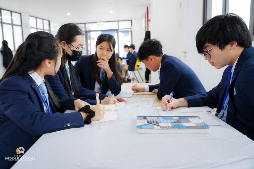 Đây là sân chơi vừa tầm với học sinh THCS, giúp các bạn có cơ hội thử sức với bộ môn này. Đây là sân chơi vừa tầm với học sinh THCS, giúp các bạn có cơ hội thử sức với bộ môn này.