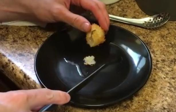 Thử thách này hoàn toàn có thể khiến bạn tự làm hại bản thân. Thử thách này hoàn toàn có thể khiến bạn tự làm hại bản thân.