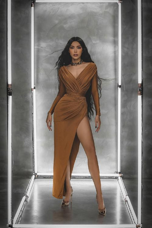 Cô giáo catwalk của nhiều Hoa hậu