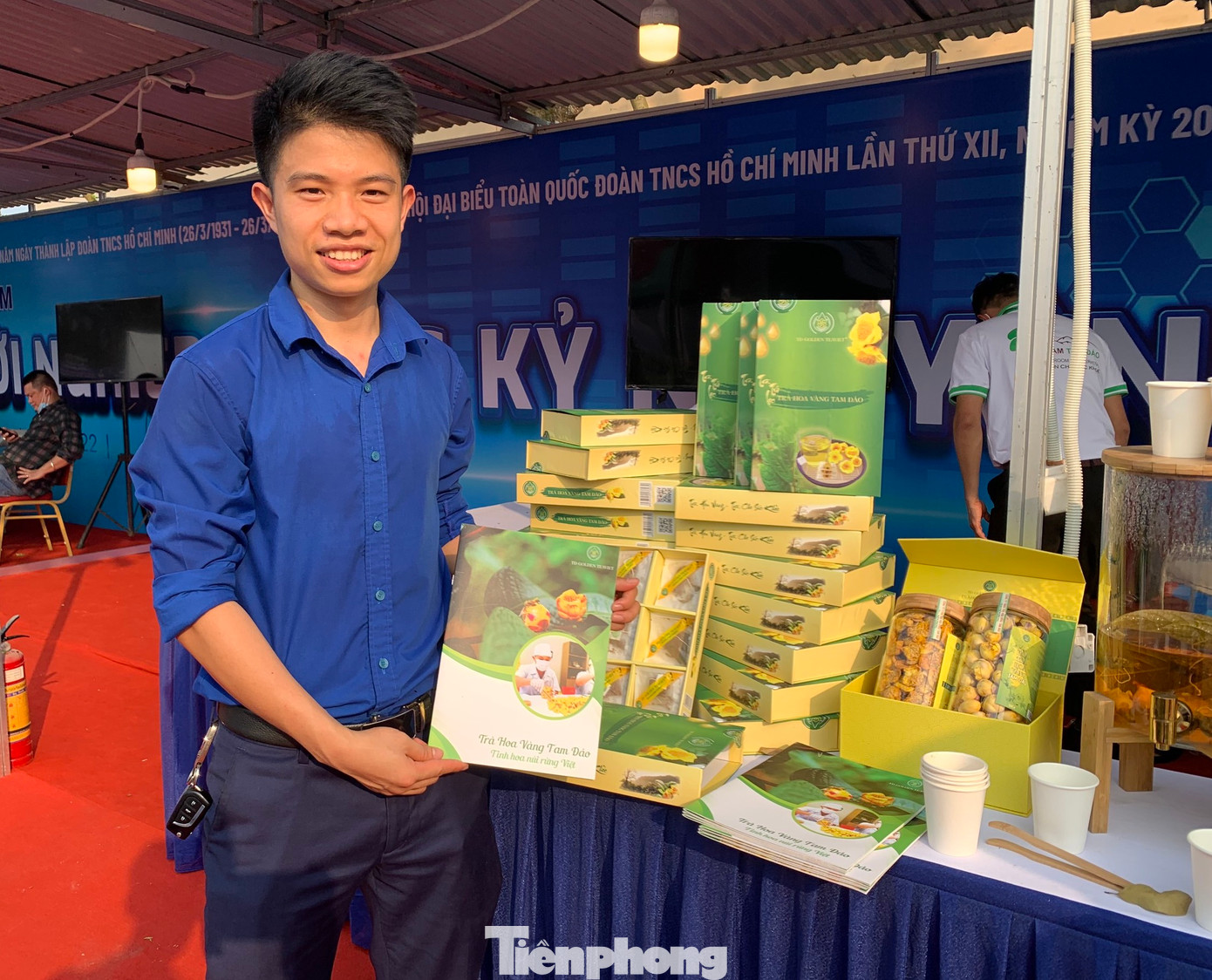 Nguyễn Đức Độ trưng bày sản phẩm tại Ngày hội khởi nghiệp của học sinh, sinh viên lần IV tại tỉnh Vĩnh Phúc.