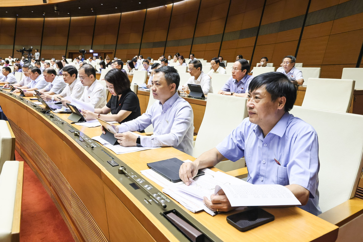 Quốc hội sẽ xem xét, quyết định về ngày bầu cử và rút ngắn nhiệm kỳ khoá XV. Ảnh: Như Ý.